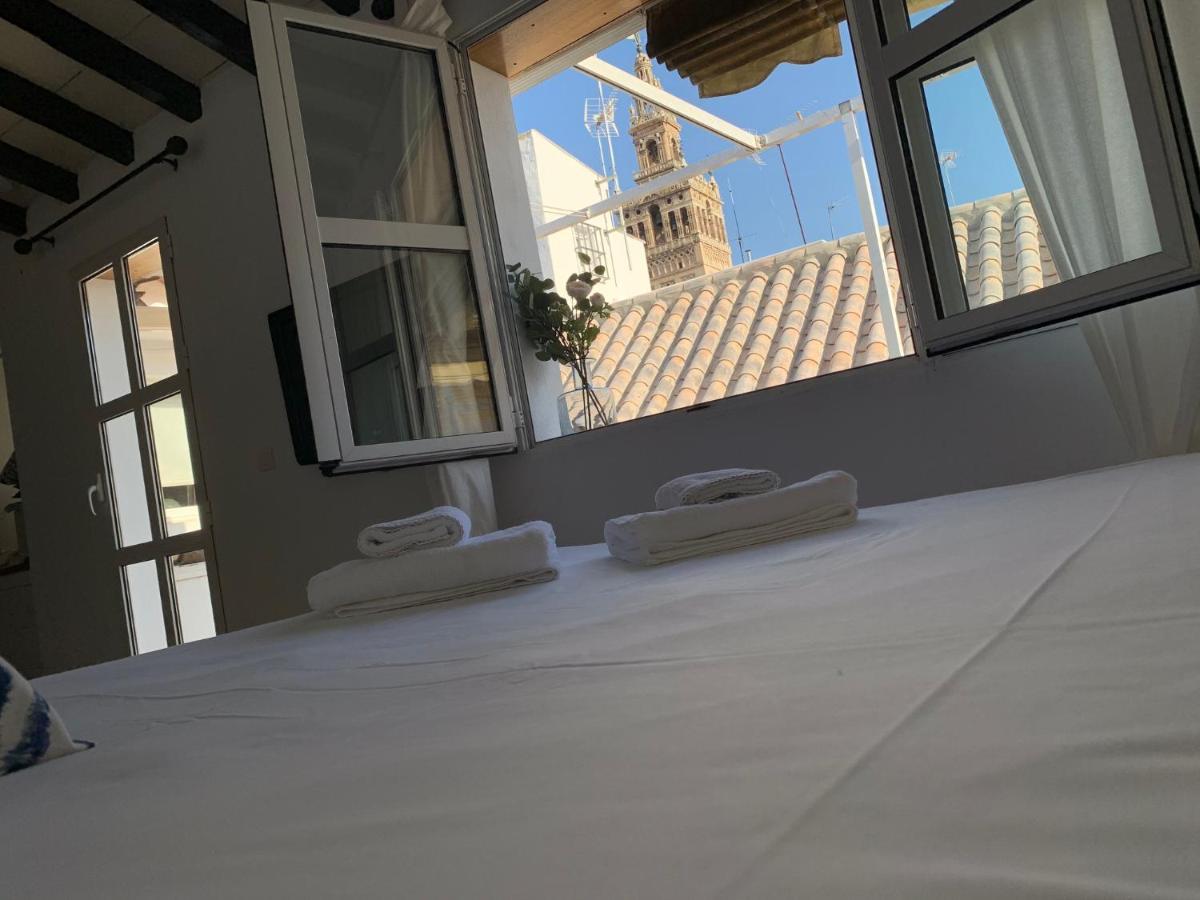 Stunning Attic With Private Terrace And Parking Optional Lejlighed Sevilla Eksteriør billede